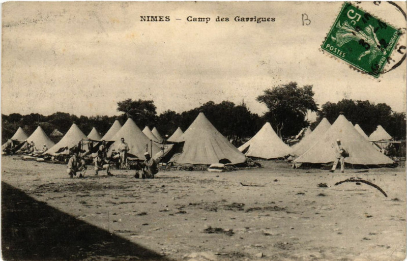 Carte postale ancienne Nimes - Camp des Garrigues à Nîmes