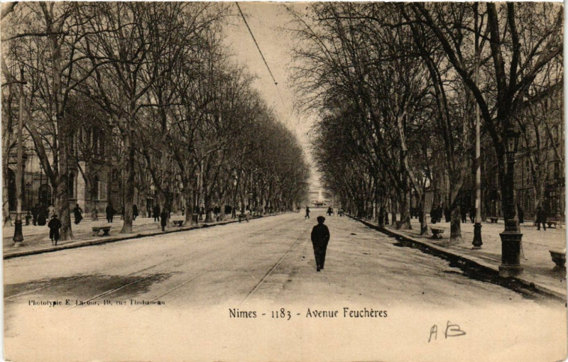 Carte postale ancienne Nimes - Avenue Feucheres à Nîmes
