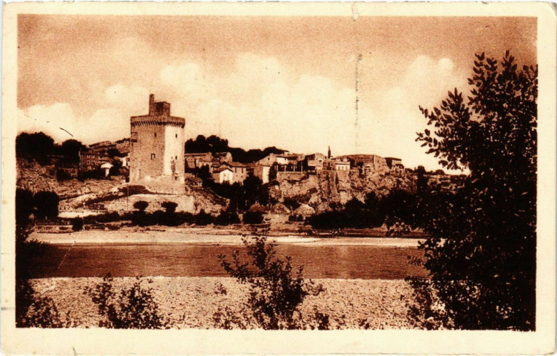 Carte postale ancienne Villeneuve-les-Avignon La Tour philippe Iv le Bel vue de l'ancien à Villeneuve-lès-Avignon