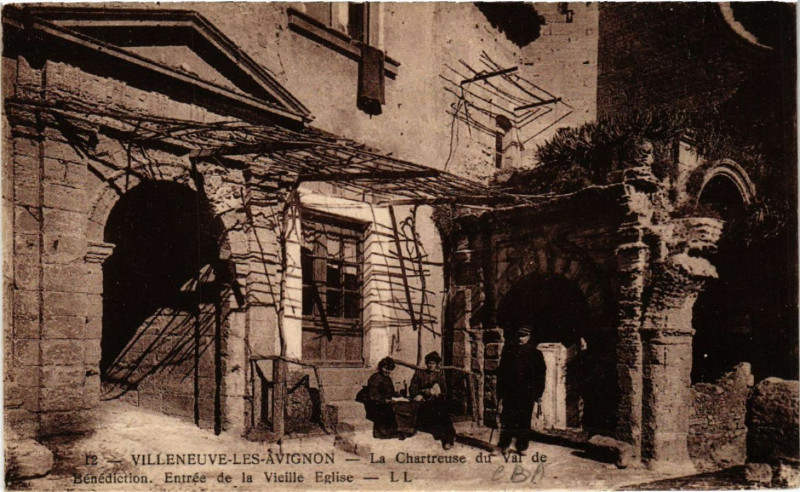 Carte postale ancienne Villeneuve-les-Avignon - La Chartreuse du Val de Benediction. à Villeneuve-lès-Avignon