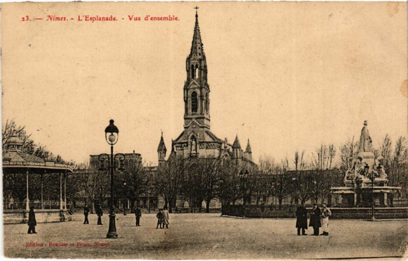 Carte postale ancienne Nimes - L'Esplanade Vue d'ensemble à Nîmes