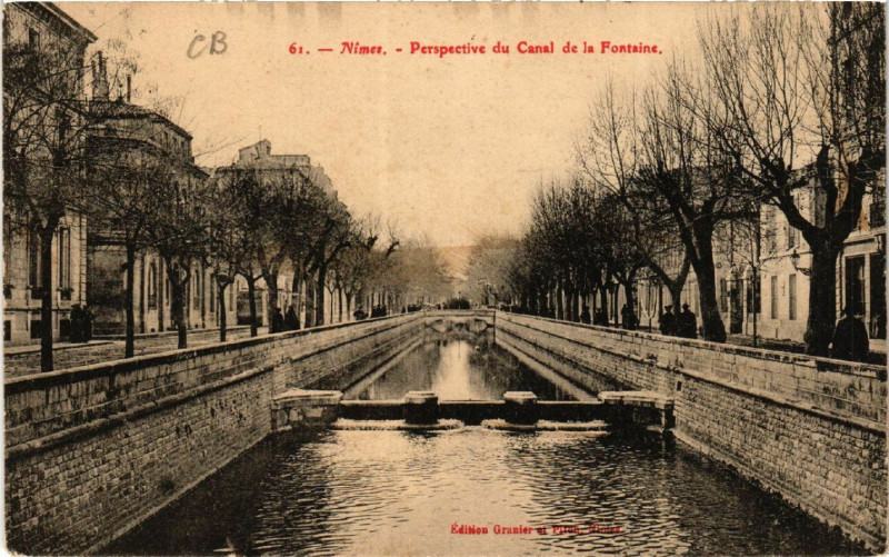 Carte postale ancienne Nimes - Perspective du Canal de la Fontaine à Nîmes