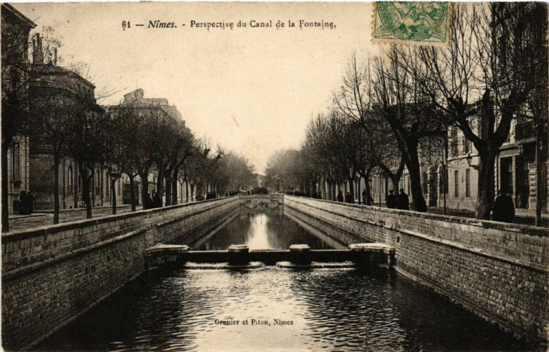 Carte postale ancienne Nimes - Perspective du Canal de la Fontaine à Nîmes