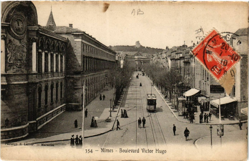 Carte postale ancienne Nimes - Boulevard Victor Hugo à Nîmes