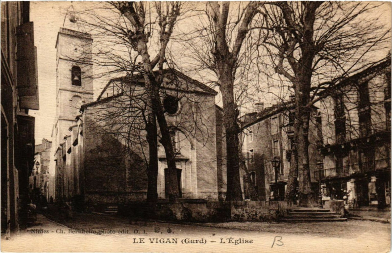 Carte postale ancienne Le Vigan - L'Eglise au Vigan