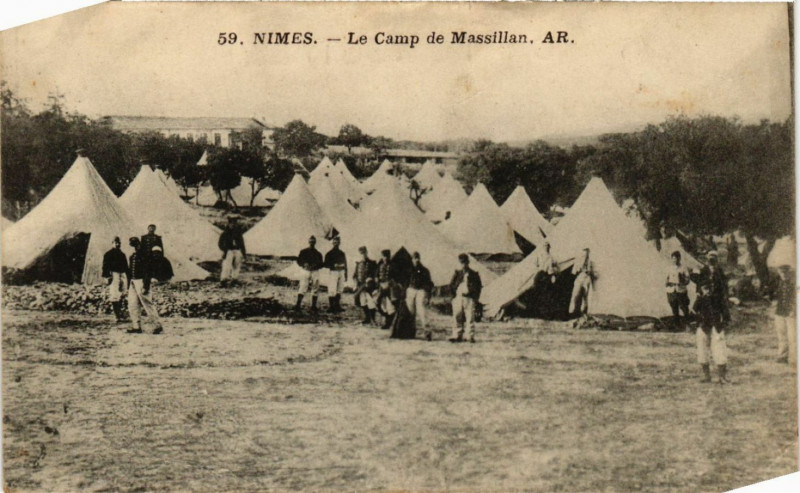 Carte postale ancienne Nimes - Le Camp de Massillan à Nîmes
