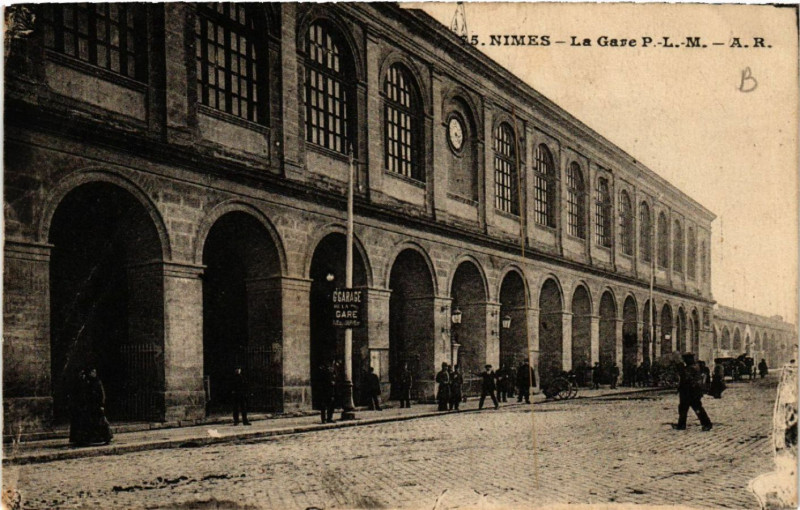 Carte postale ancienne Nimes - La Gare P.-L.-M. à Nîmes