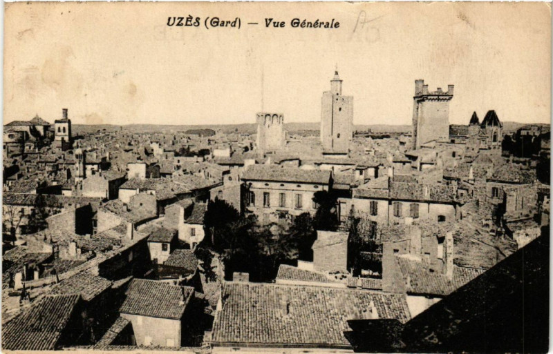 Carte postale ancienne Uzes - Vue Générale à Uzès