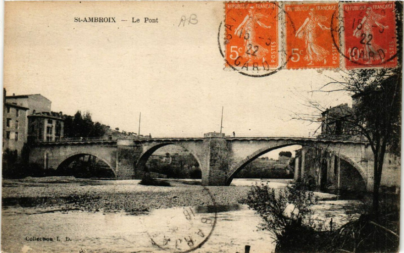 Carte postale ancienne Saint-Ambroix - Le Pont à Saint-Ambroix