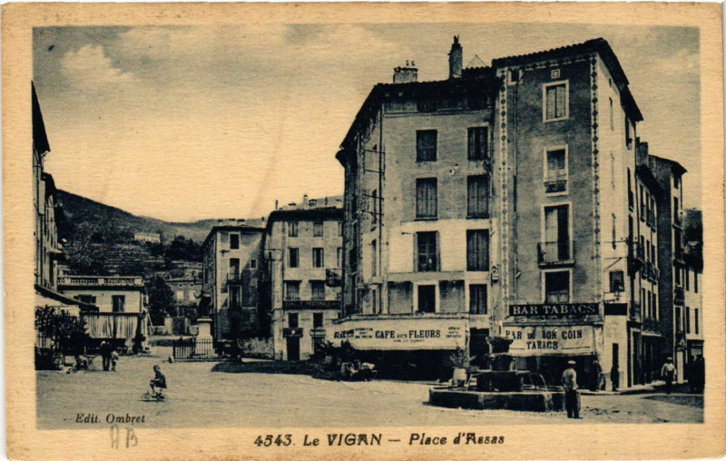 Carte postale ancienne Le Vigan - Place d'Assas au Vigan