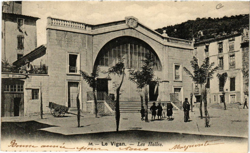 Carte postale ancienne Le Vigan - Les Halles au Vigan