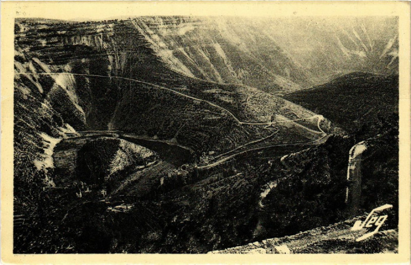 Carte postale ancienne Le Vigan - Environs Cirque de Navacelli . au Vigan