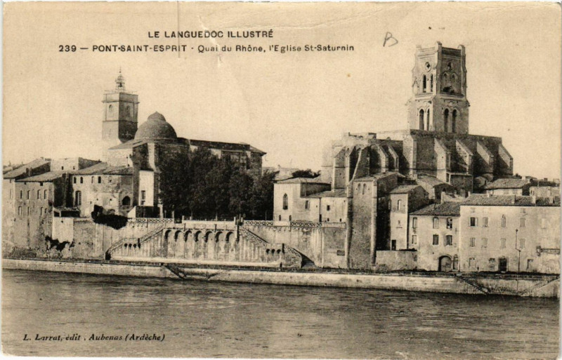 Carte postale ancienne Le Languedoc Pont-Saint-Esprit Quai du Rhone l'Eglise Saint-Saturnin à Pont-Saint-Esprit