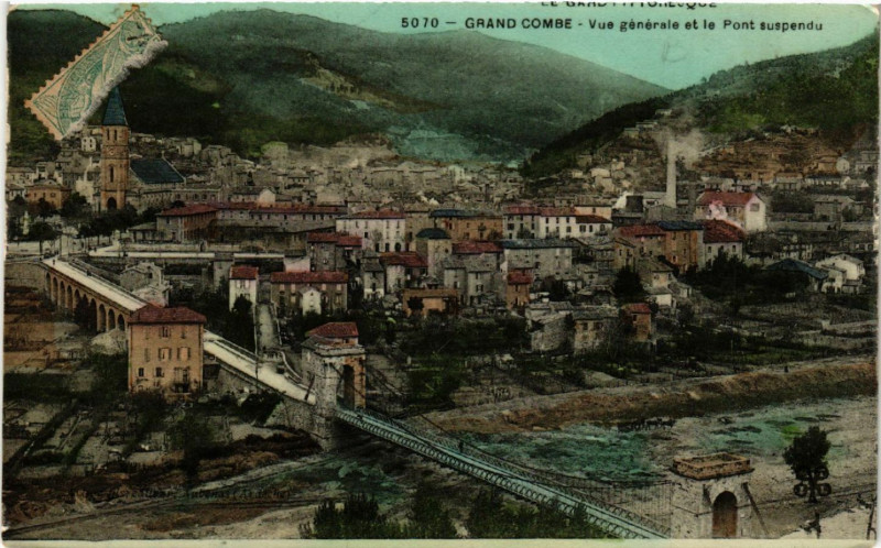 Carte postale ancienne Grand'Combe - Vue générale et le Pont suspendu