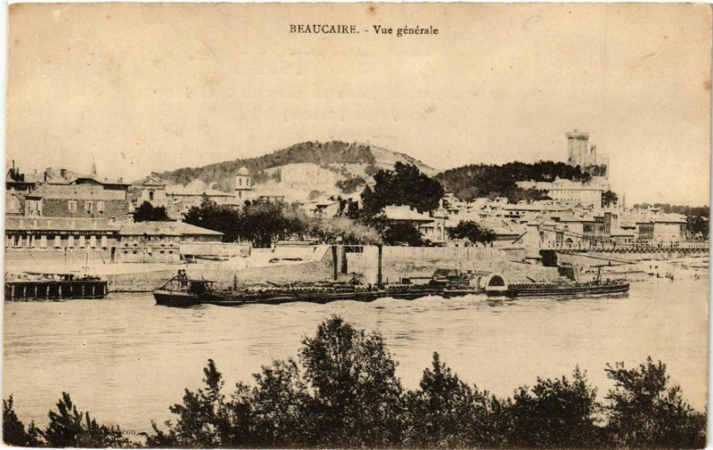 Carte postale ancienne Beaucaire - Vue générale à Beaucaire
