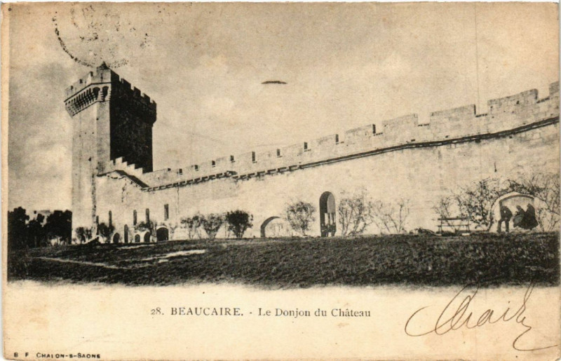 Carte postale ancienne Beaucaire - Le Donjon du Chateau à Beaucaire