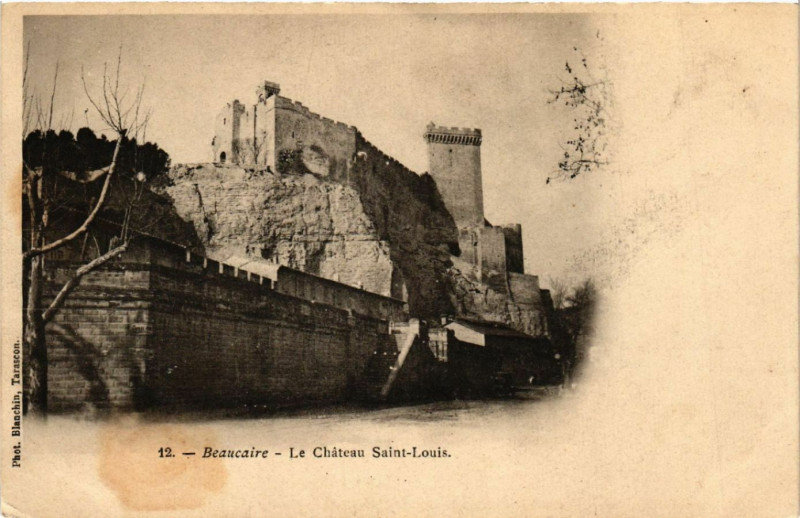 Carte postale ancienne Beaucaire - Le Chateau Saint-Louis à Beaucaire