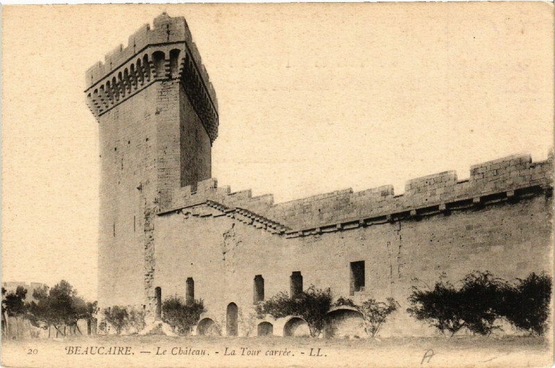 Carte postale ancienne Beaucaire - Le Chateau - La Tour carrée à Beaucaire