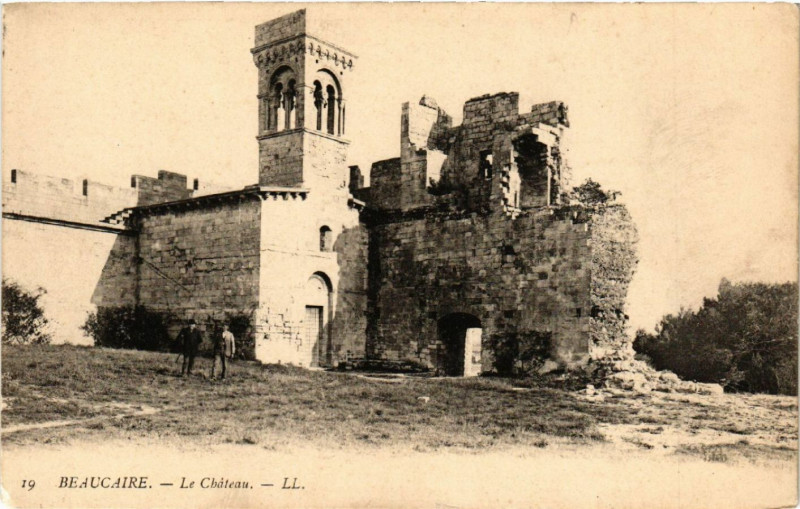 Carte postale ancienne Beaucaire - Le Chateau à Beaucaire