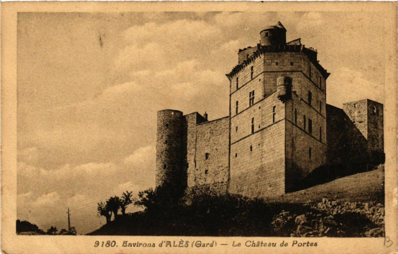 Carte postale ancienne Environs d'Ales - Le Chateau de Portes à Portes