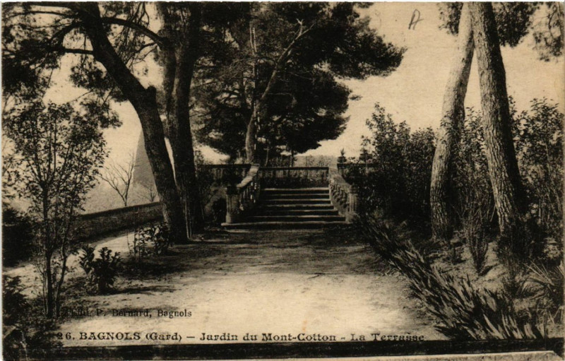 Carte postale ancienne Bagnols - Jardin du Mont-Cotton - La Terrase