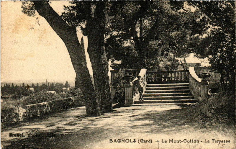 Carte postale ancienne Bagnols - Le Mont-Cotton - La Terrasse