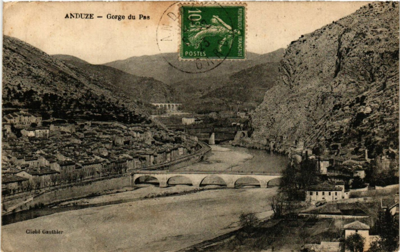 Carte postale ancienne Anduze - Gorge du Pas à Anduze
