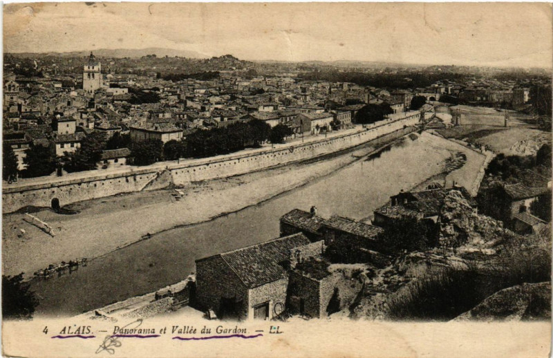 Carte postale ancienne Alais - Panorama et Vallée du Gardon