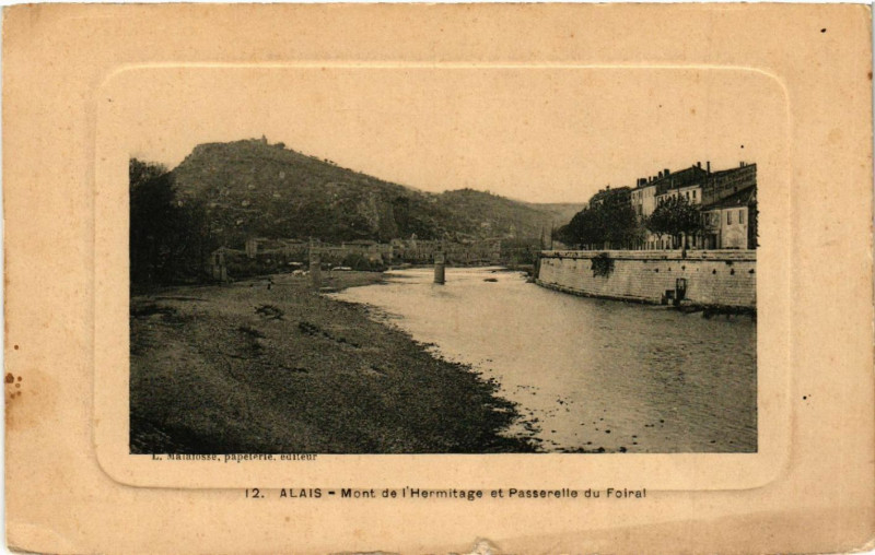 Carte postale ancienne Alais - Mont de l'Hermitage et Passerelle du Foirat