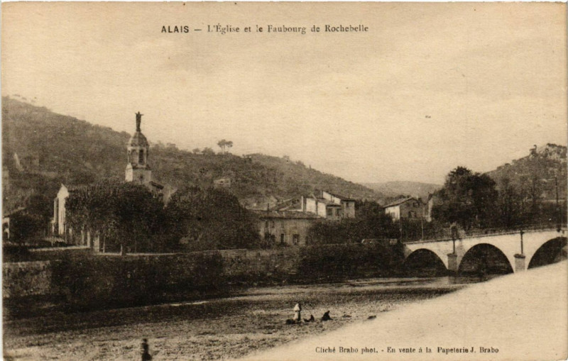 Carte postale ancienne Alais - L'Eglise et le Faubourg de Rochelle