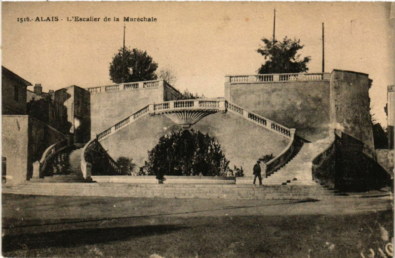 Carte postale ancienne Alais - L'Escalier de la Maréchale