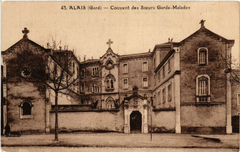 Carte postale ancienne Alais - Couvent des Soeurs Garde-Malades