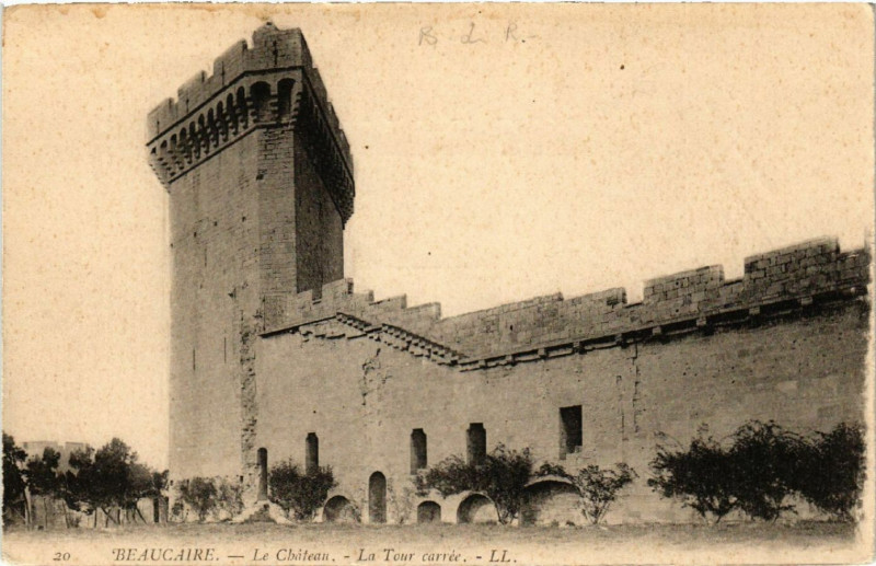 Carte postale ancienne Beaucaire - Le Chateau - La Tour carrée à Beaucaire