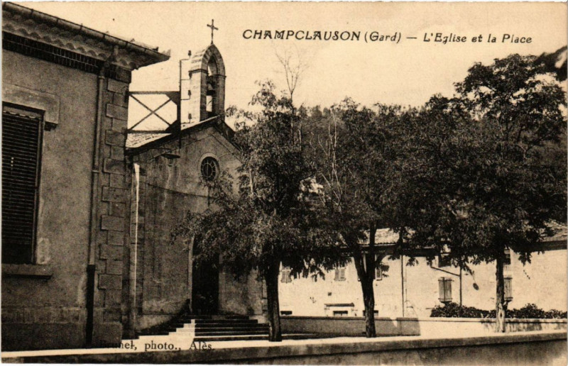 Carte postale ancienne Champclauson - L'Eglise et la Place