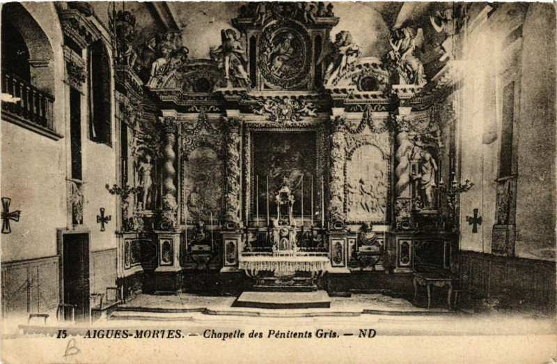Carte postale ancienne Aigues-Mortes - Chapelle des Pénitents Gris à Aigues-Mortes