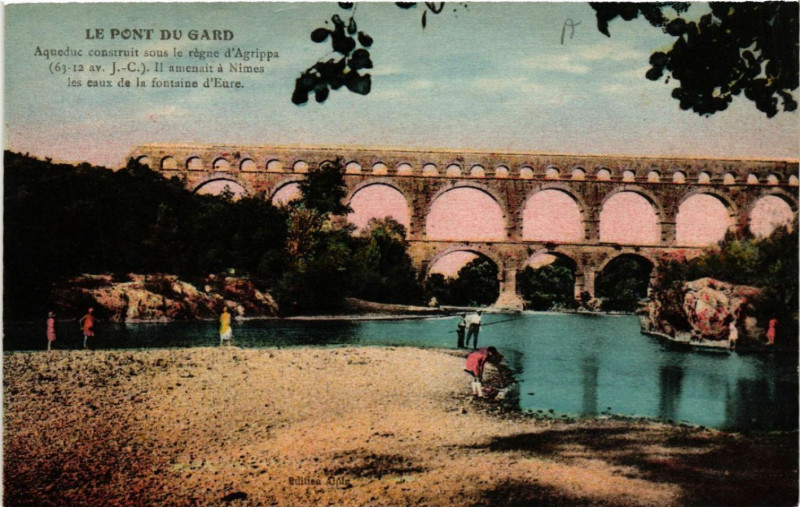Carte postale ancienne Le Pont-du-Gard - Aqueduc constrait sous le régne d'Agrippe