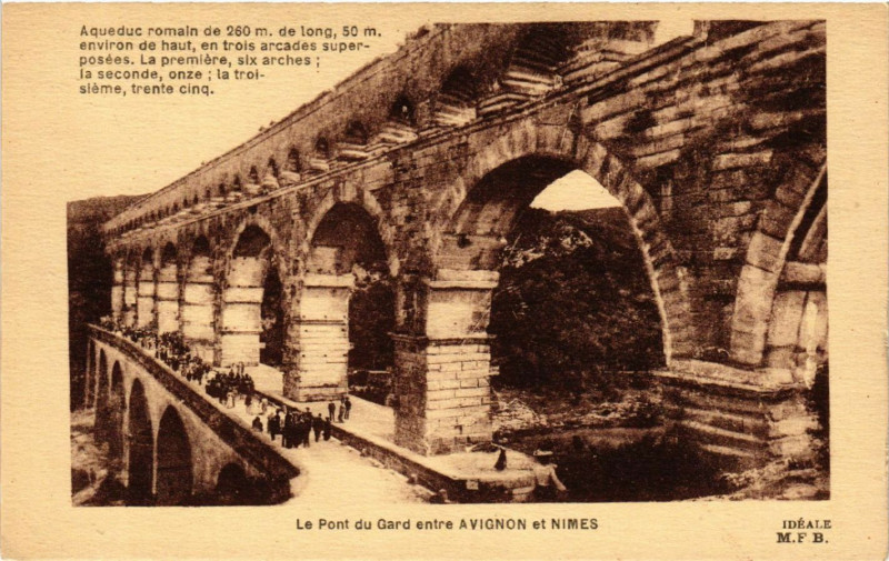Carte postale ancienne Le Pont-du-Gard entre Avignon et Nimes à Nîmes