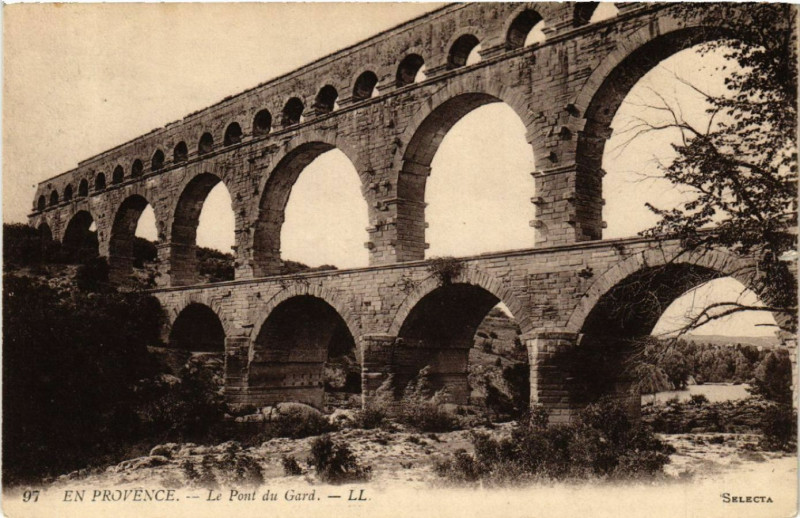 Carte postale ancienne En Privedne - Le Pont-du-Gard