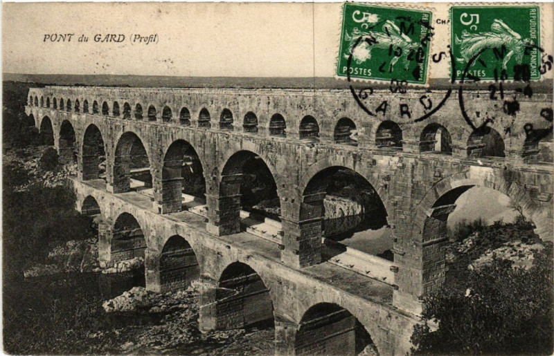 Carte postale ancienne Pont-du-Gard (Profil)