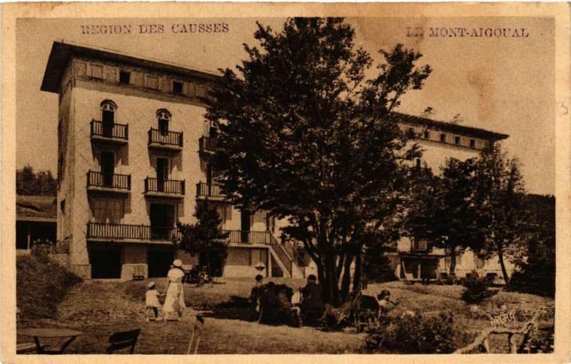 Carte postale ancienne Mont-Aigoual - Le Grand Hotel (1400 m d'altitude)