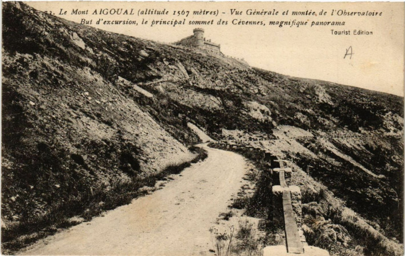 Carte postale ancienne Le Mont Aigoual (alt. 1567 m) - Vue Générale et montés de