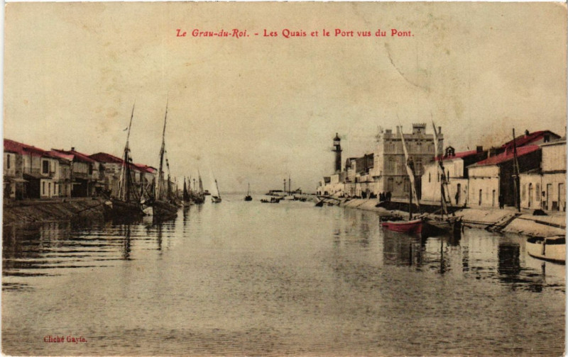 Carte postale ancienne Le Grau-du-Roi - Les Quais et le Port vus du Pont au Grau-du-Roi