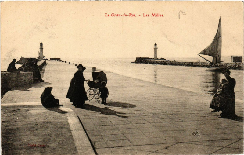 Carte postale ancienne Le Grau-du-Roi - Les Moles au Grau-du-Roi