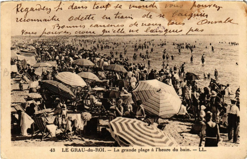 Carte postale ancienne Le Grau-du-Roi - La grande plage a l'heure du bain au Grau-du-Roi
