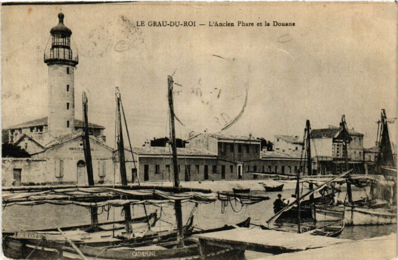 Carte postale ancienne Le Grau-du-Roi - L'Ancien Phare et la Douane au Grau-du-Roi