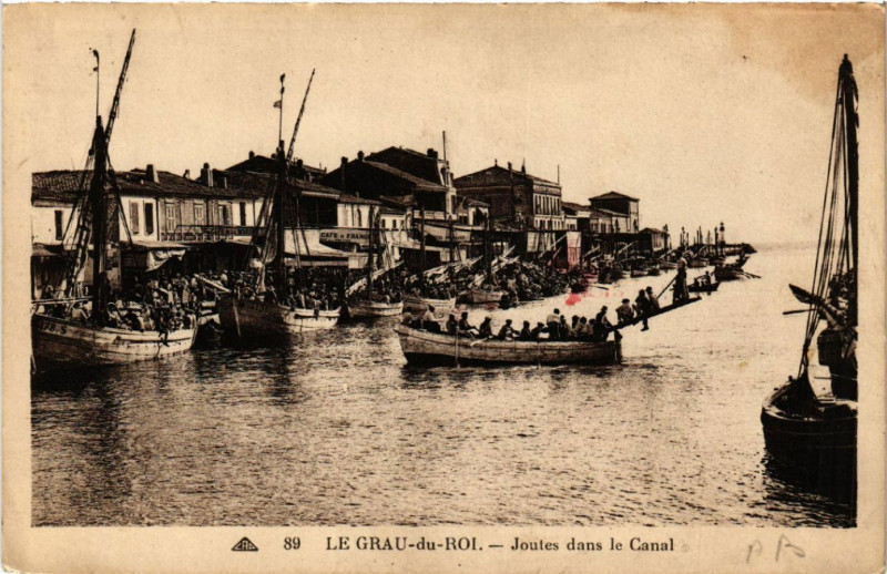 Carte postale ancienne Le Grau-du-Roi - Joutes dans le Canal au Grau-du-Roi