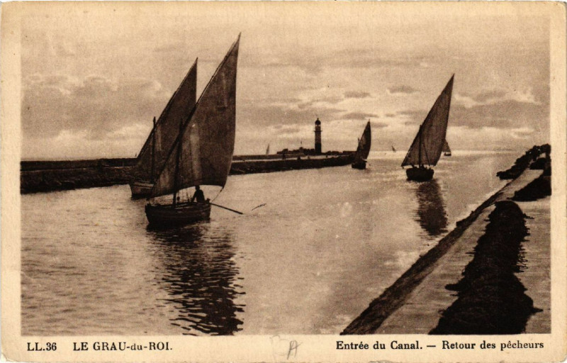 Carte postale ancienne Le Grau-du-Roi - Entrée du Canal - Retour des pécheurs au Grau-du-Roi