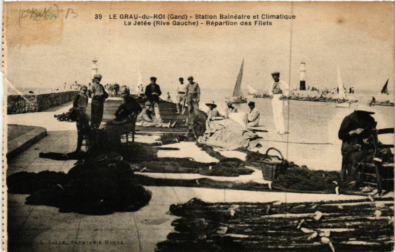 Carte postale ancienne Le Grau-du-Roi - Station Balnéaire et Climatique - La Jetée au Grau-du-Roi