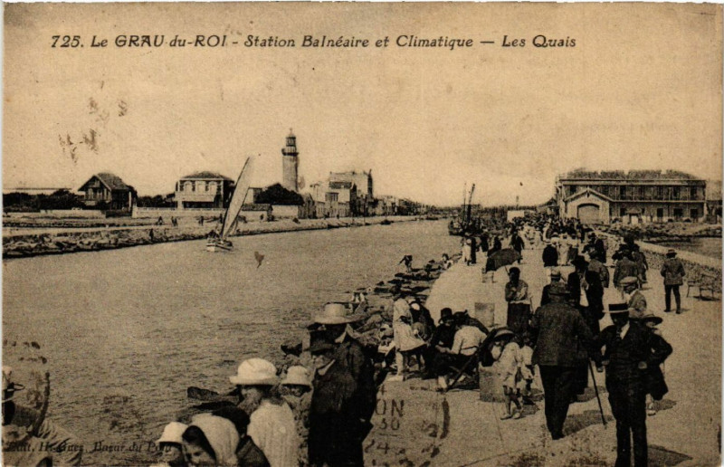 Carte postale ancienne Le Grau-du-Roi - Station Balnéaire et Climatique-Les Quais au Grau-du-Roi