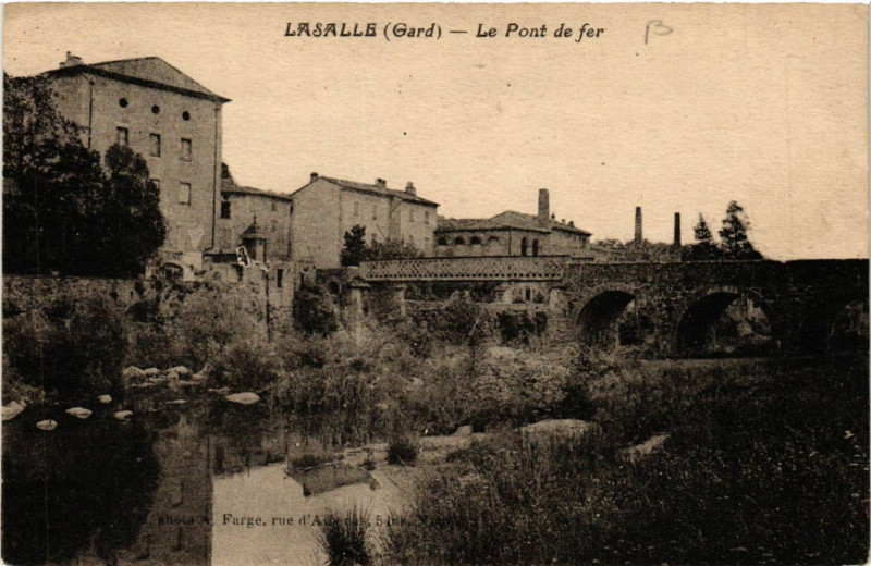 Carte postale ancienne Lasalle - Le Pont de fer à Lasalle